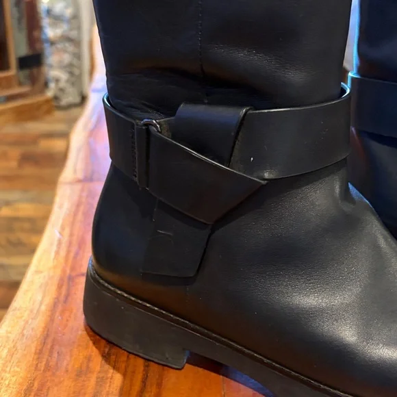 Fitflop Elegant Black Heeled Boots - Picture 5 of 7